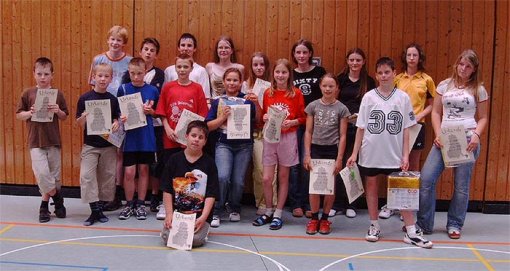 Hinten (Von Links nach Rechts): Moritz Patzelt, Yannick Strusch, Jonas Wiedener, Annika Velling, Tonja Grebe, Carina Grotheer, Katrin Engelkes, Christina Buhr, Sarah Steinbeck | Mitte (Von Links nach Rechts): Marcel Braun, Stefan Juras, Tobias Becker, Torben Wenk, Dana Wiedener, Lena Rehra, Wiebke Hädecke, Marvin Zägel | Vorne: Tim Engelke