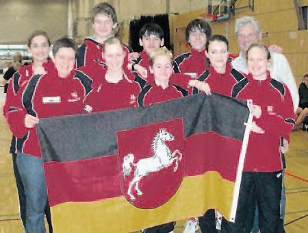 Das erfolgreiche Gaußschul-Team in Berlin: (von links) Liane Möllering, Iris Bardenhorst, Lars Sauerwald, Henriette Lange, Albert Fink, Florian Müller, Yannick Strusch, Kathrin Linnenkohl, Karl-Heinz Olinski, Sarah Heibert (BC Comet)
