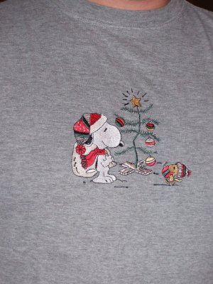 Ingo hat den Weihnachtsbaum schon auf der Brust
