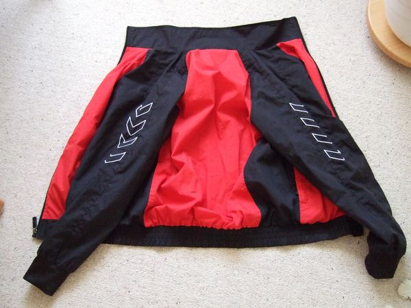 Trainingsjacke von Hummel in Größe 164