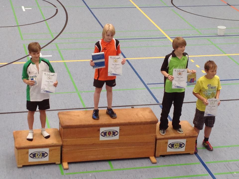 Fynn bei der Siegerehrung JE U13 beim A-RLT in Nienhagen