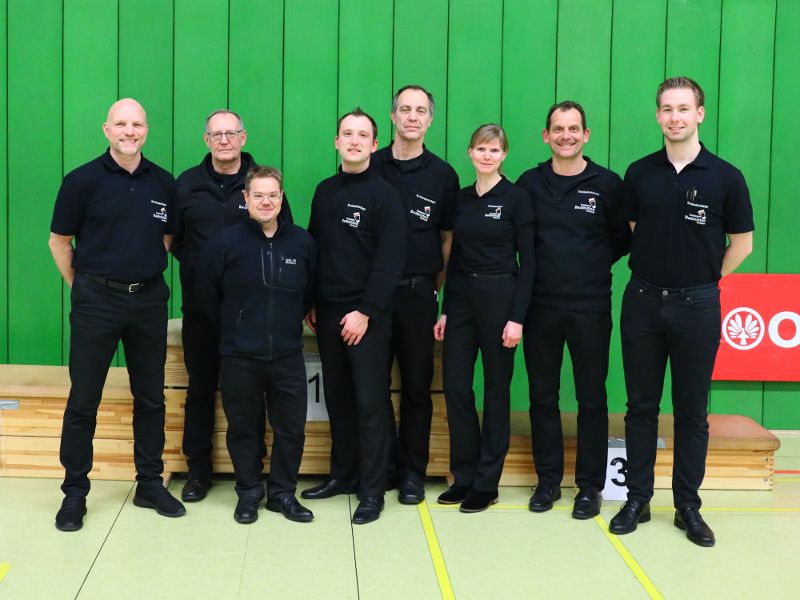 Thomas Ahlgrim, Carsten Borchert, Werner Durow (NBV Schiedsrichterwart) und Fabia Hentschel (3. von rechts)