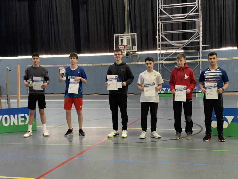 Dritter von links: Lewin Müller, 3. Platz im JE U17