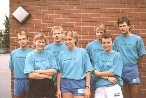 1. Mannschaft im Jahre 1993: <br>von links, hinten: Marcus Hilse, Christian Otte, Jochen Bartels, Dirk Teichelmann <br>von links, vorne: Ute Landmann, Heike Landmann und Nicole Hampel