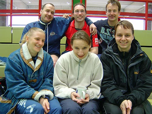 Unser Team in der Verbandsklasse - hier zu sehen in der kuscheligen Halle des VfB/SC Peine ;-): hinten: Peter Zlotos, Robin Bretschneider, Ingo Achilles. Vorne: Petra Kress, Maren Gehlhar, Daniel Müller.