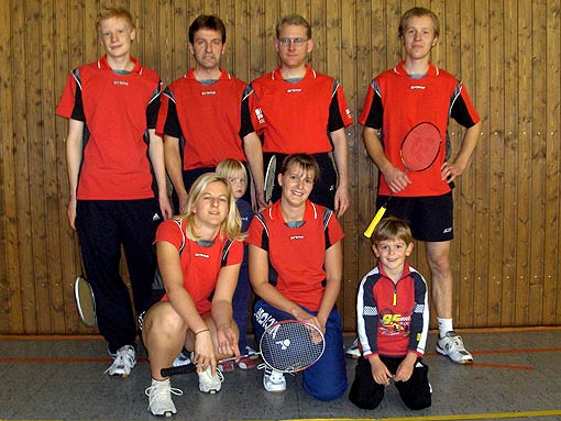 Unser Team in der Bezirksklasse: <br>Hintere Reihe, von links: Moritz Patzelt, Hardy Schmidt, Matthias Klein, Andreas Reinecke <br>Vorne: Astrid Oppermann, Emma, Kathrin Rapmund, Niklas.