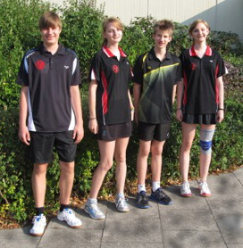 Unser SG-Team mit dem SV Stöckheim, von links: Tim Gilbrich, Xenia Jürgens, Tarek Himstedt (Comet), Serena Jürgens